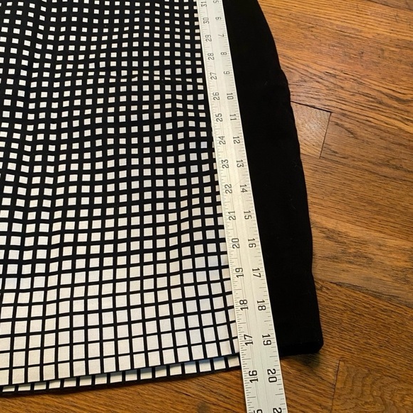 White House Black Market Black & White Grid Pencil Skirt Size 6 - Picture 3 of 7